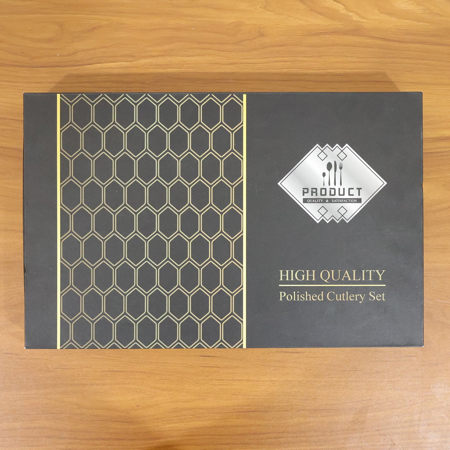 Wukusy premium gold finish stainless steel cutlery set with 24 pieces displayed in a luxury gift box.
