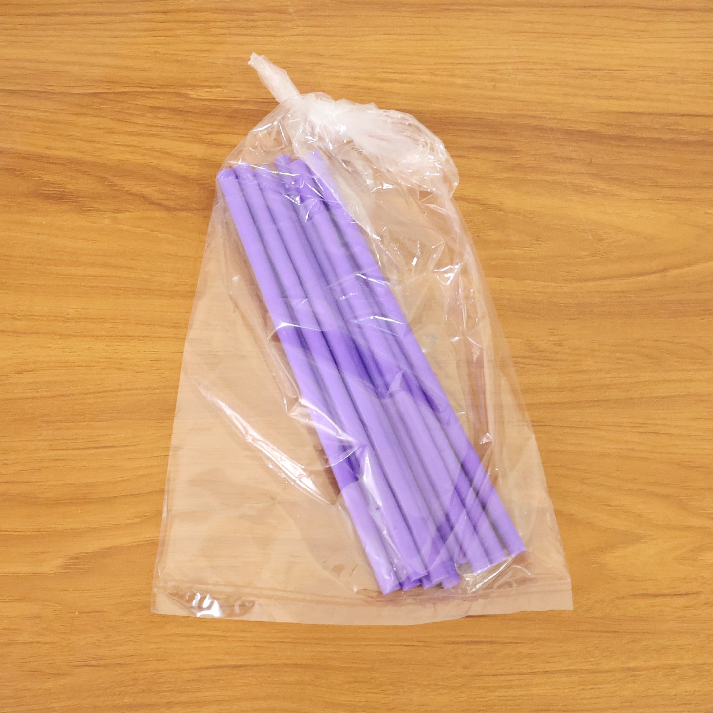 Set of 10 reusable plastic drinking straws in assorted colors from Wukusy, eco-friendly and suitable for beverages.