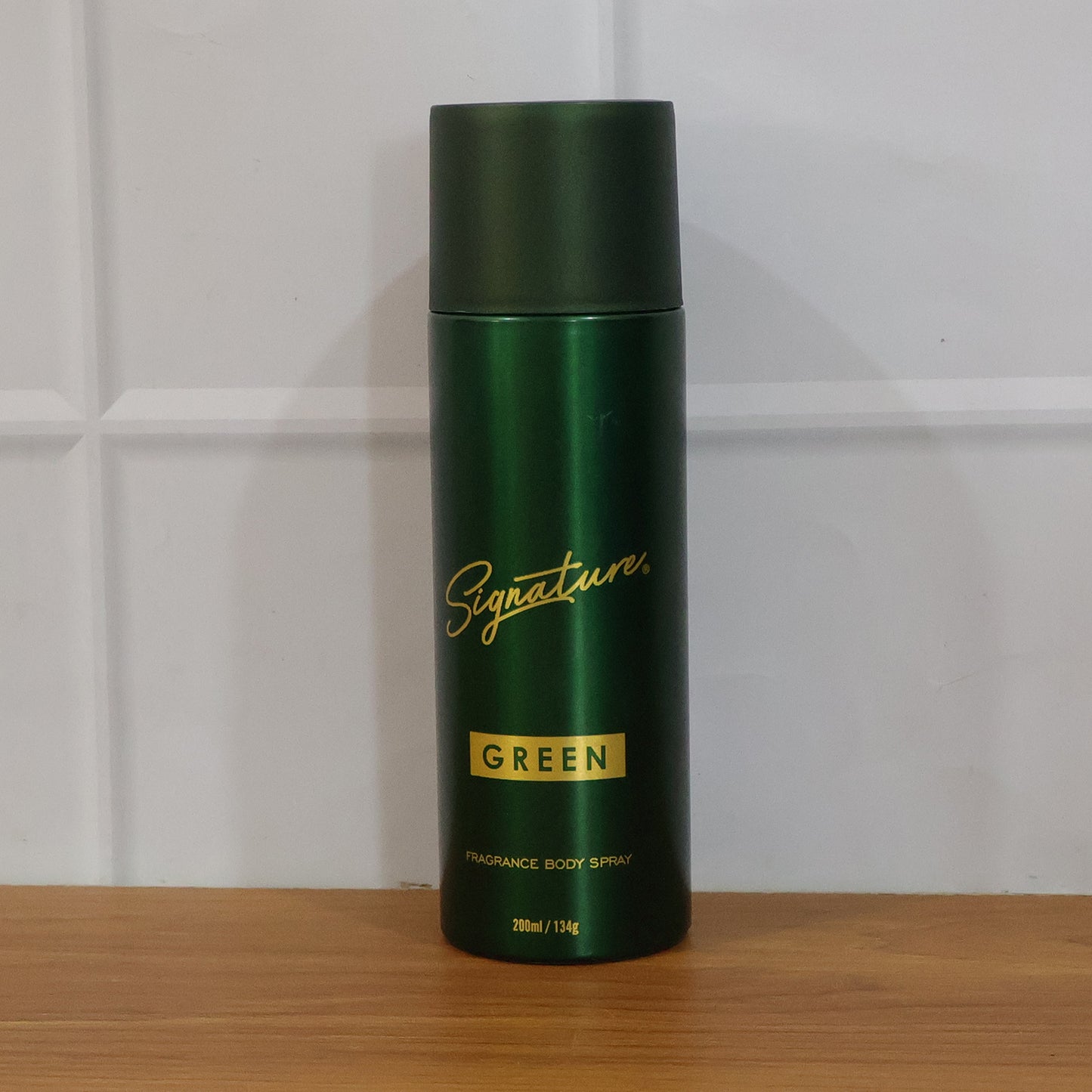 Wukusy Signature Premium Green Fragrance Body Spray 200ml bottle with green and gold packaging.