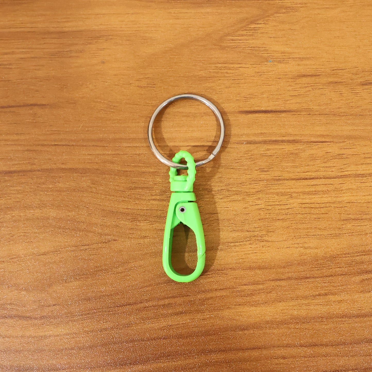 Super strong mini plastic carabiner keychain by Wukusy in mixed colors, perfect for keys and small accessories.