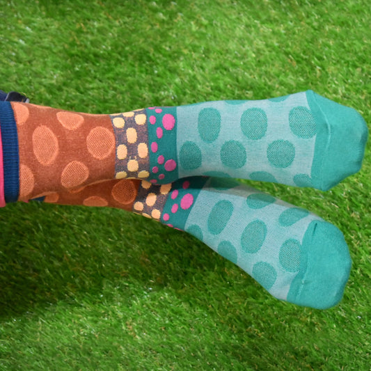 Wukusy fashion 7302 breathable thickened cotton socks, simple and soft skin-friendly design for comfortable wear.