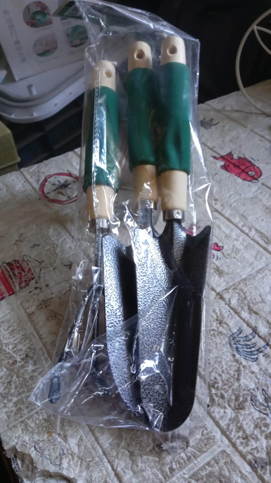 Wukusy 3-piece gardening tools set with hand cultivator, trowel, and transplanter, featuring ergonomic wooden handles for gardening tasks.