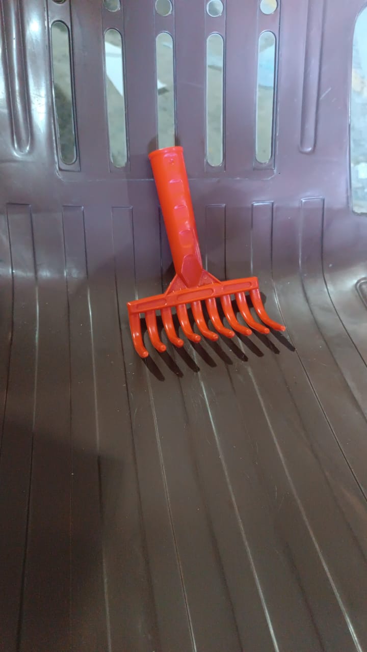 Wukusy heavy-duty plastic garden hand rake with 9 teeth, used for cultivating and aerating soil in gardening tasks.