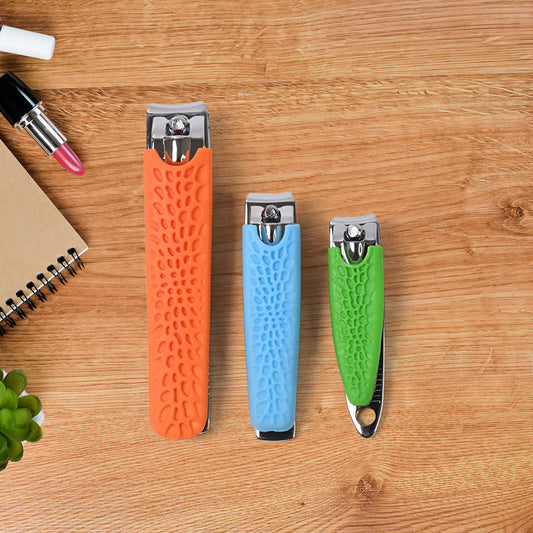Wukusy 3-in-1 nail clipper set with large and small nail cutters for precise grooming, compact design for easy use.