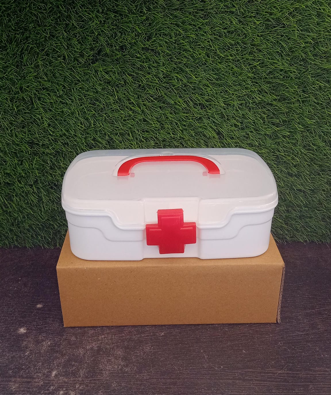 Wukusy medical box with transparent lid, detachable tray, handle, for storing medicines and first aid supplies indoors or outdoors.