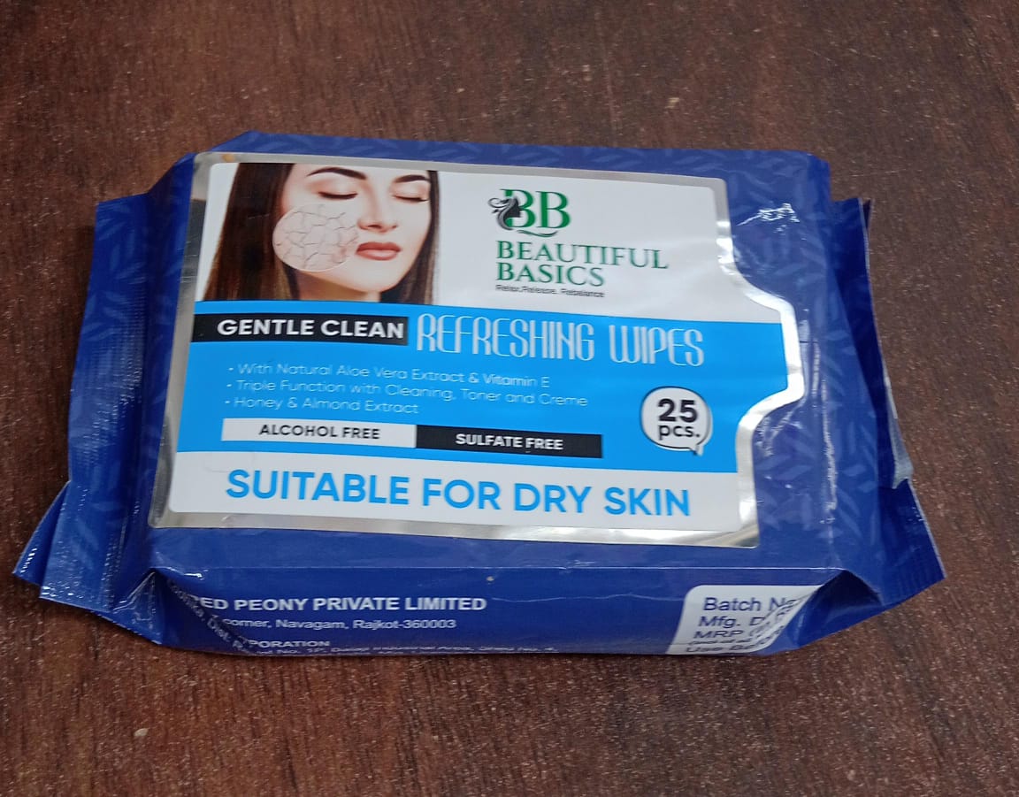 Wukusy refreshing facial wet wipes with fruit extract, hydrating and soothing, alcohol-free, 25 wipes for skin cleansing and hydration.