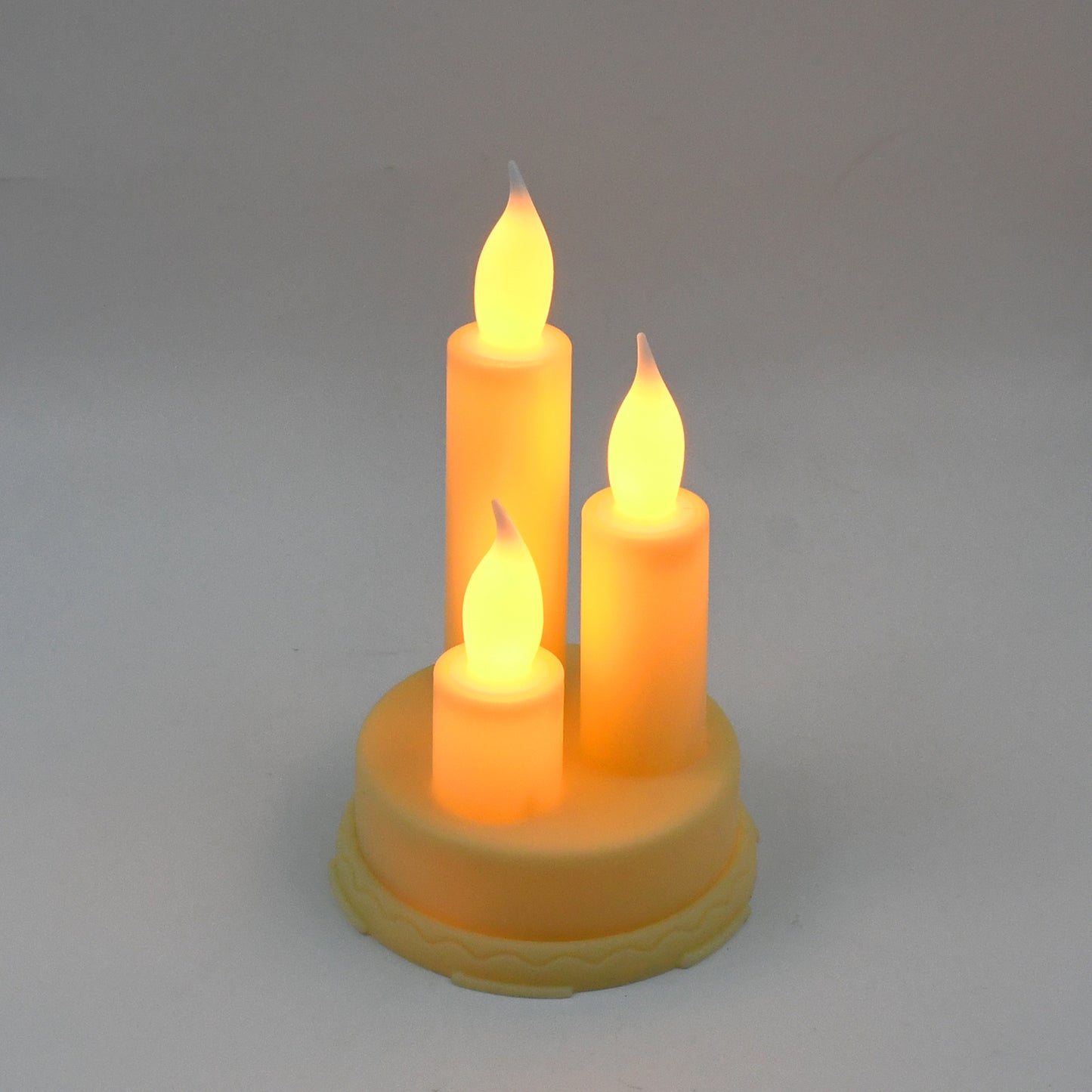 Wukusy LED taper candle, 1 piece, elegant home decor with realistic flickering light for cozy ambiance.