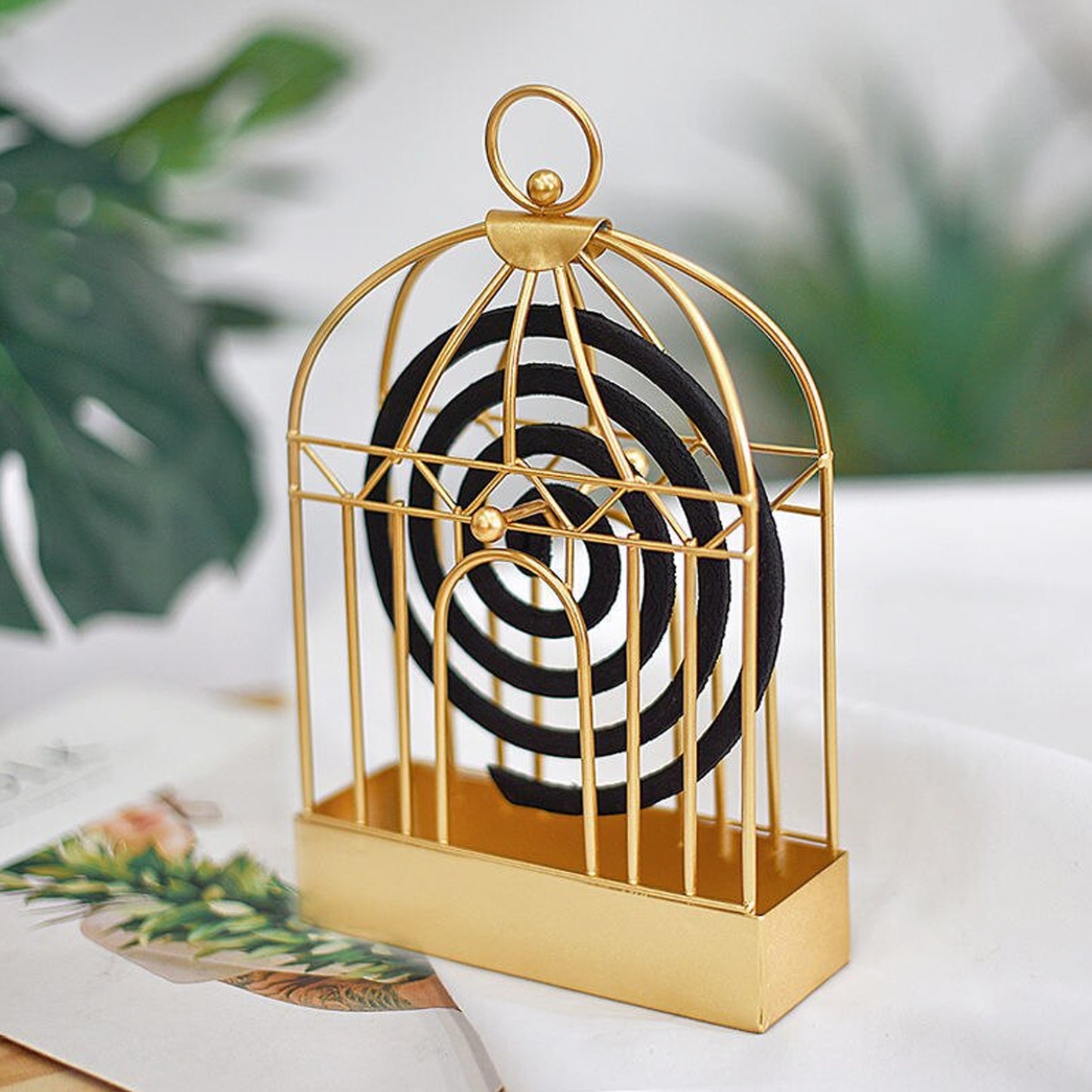 Wukusy vintage-style mosquito coil holder, durable household stand suitable for office and home mosquito prevention.