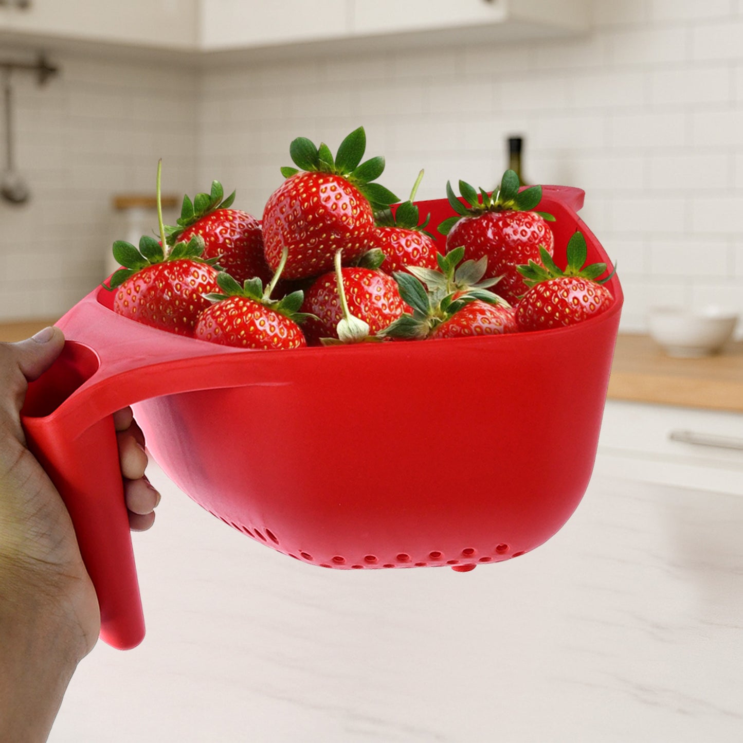 Wukusy Apex multi-functional plastic strainer bowl with ergonomic handle for home improvement, suitable for rinsing and draining.