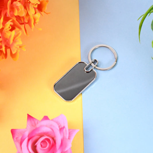 Wukusy metal keyring and handbag charm with round and oval design, perfect for organizing keys and accessories.