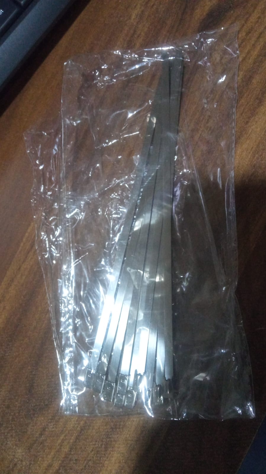 Set of 10 stainless steel cable ties from Wukusy, 4.6x200mm, ideal for home improvement and securing various items.