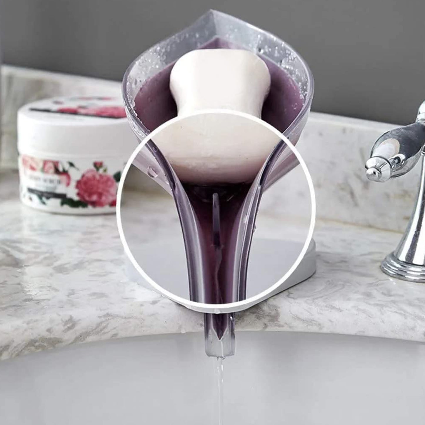 Wukusy leaf-shaped soap tray with suction cup for bathroom or kitchen, self-draining plastic soap box rack.
