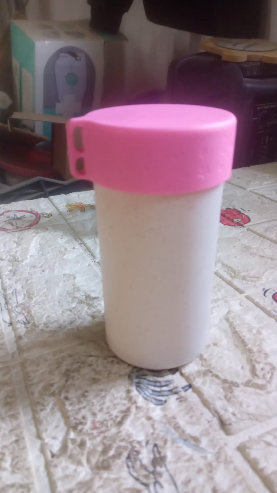 Wukusy 300ml travel coffee cup and water bottle made of wheat straw with lid, suitable for coffee and tea.