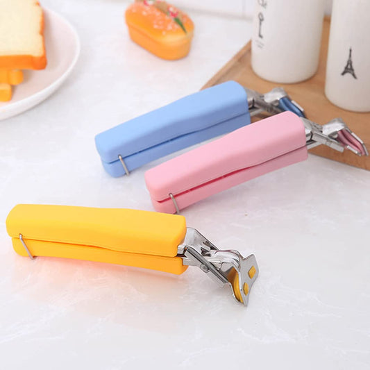 Wukusy stainless steel hot dish plate clip and tongs for gripping bowls, plates, and hot dishes in home kitchen use.
