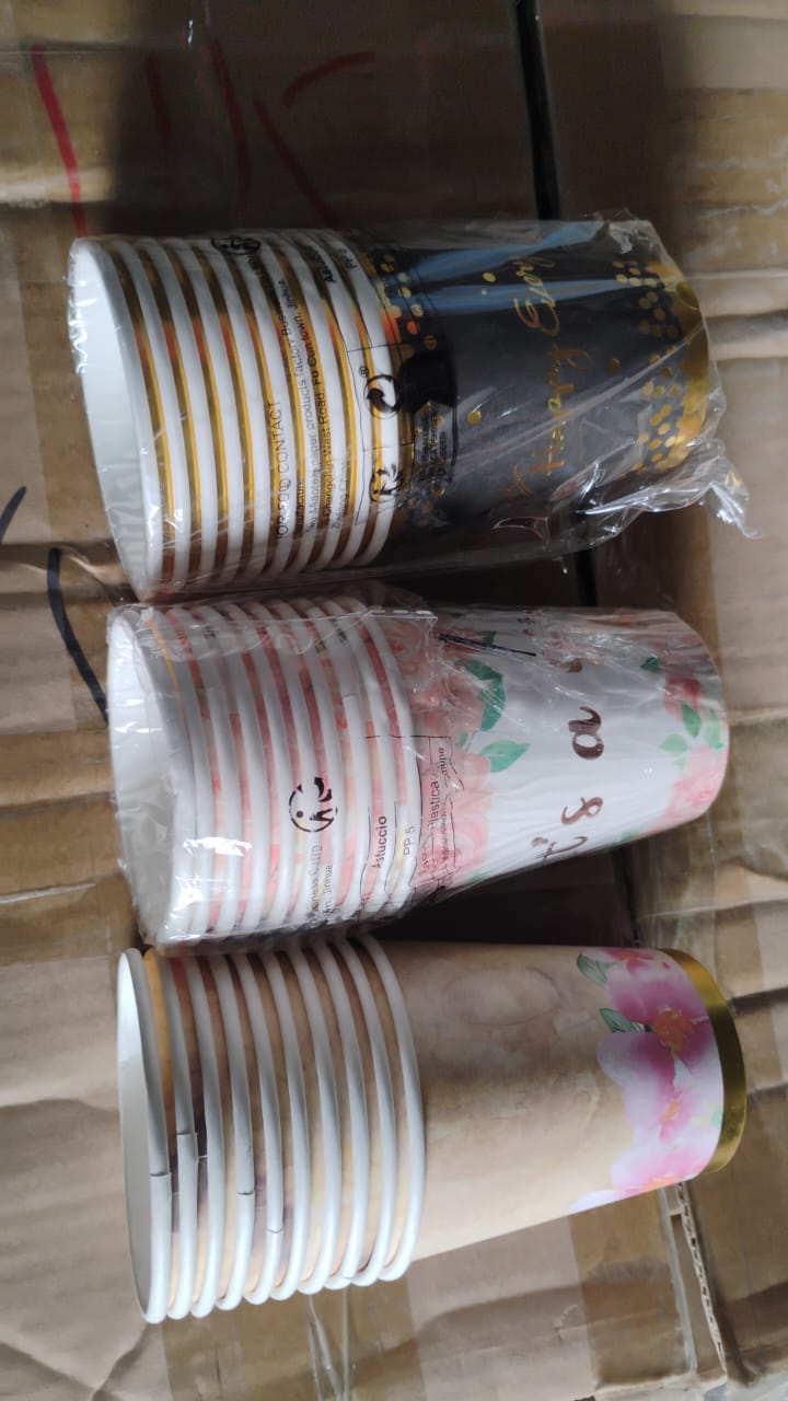 Set of 10 Wukusy disposable paper cups for tea and coffee in mixed colors and designs, perfect for home and kitchen use.