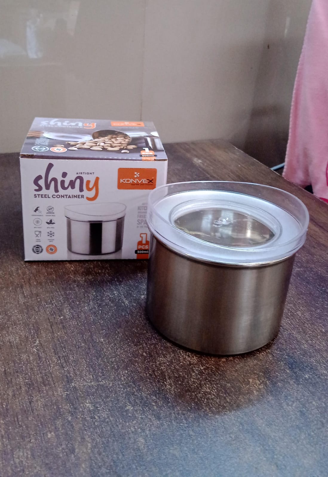 Wukusy stainless steel airtight container with clear lid, 500ml, perfect for kitchen storage of food and snacks.
