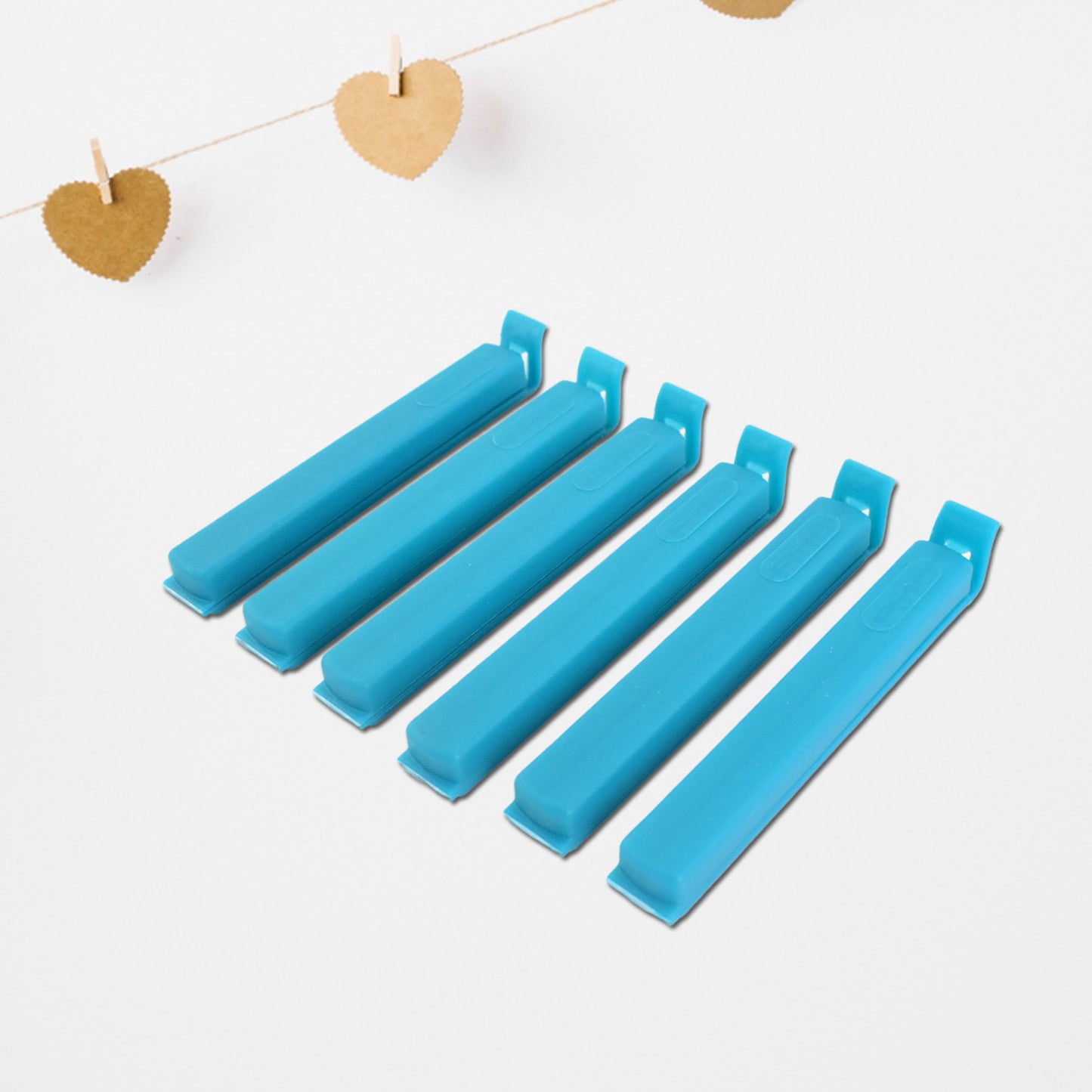 Wukusy Ritu 18-piece plastic pouch sealer clip set for sealing and organizing food in home kitchen.