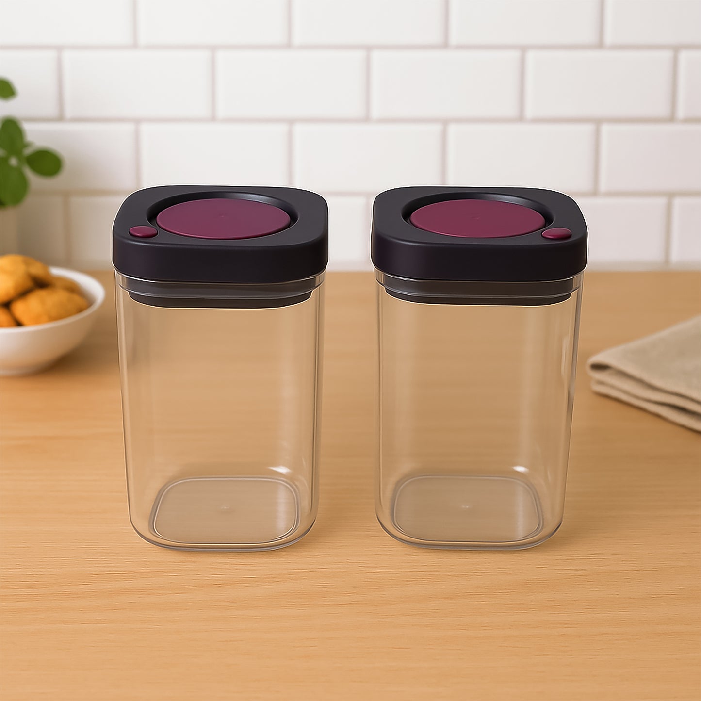 Wukusy Supermom airtight kitchen storage containers 2-piece set with 1200ml capacity, clear plastic with secure lids.