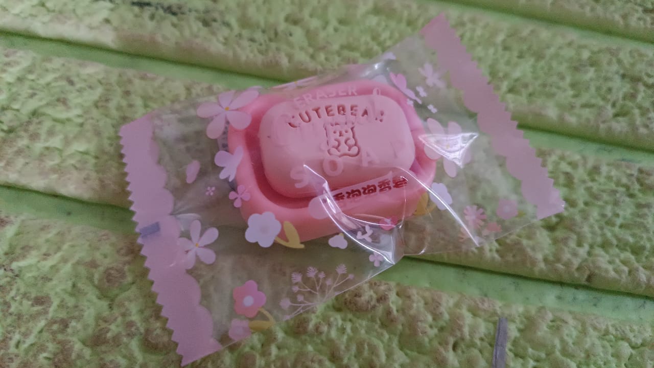 Cute soap-shaped eraser from Wukusy with a clear plastic case, perfect for office or school use.