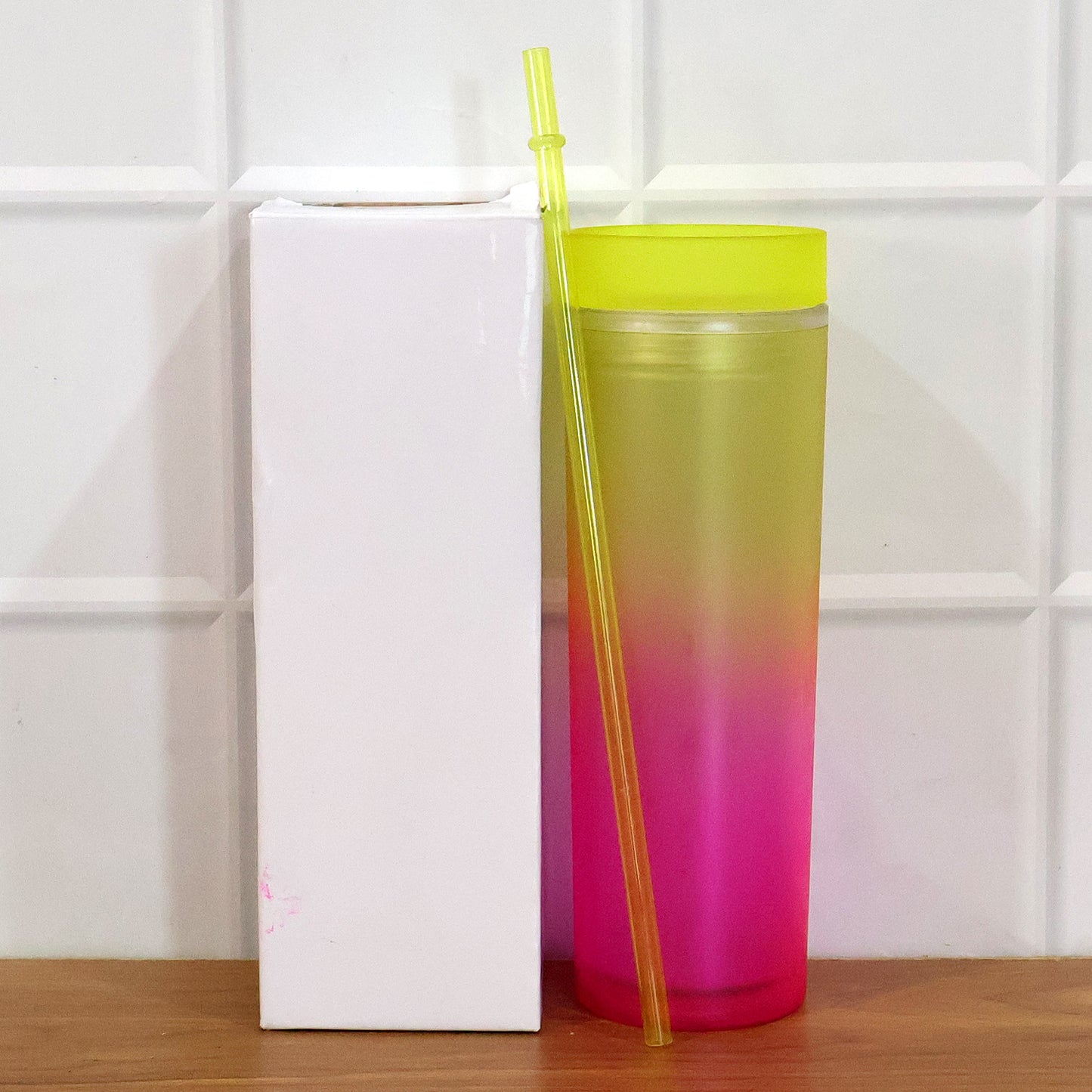 Wukusy gradient plastic tumbler cup with lid and straw, 400 ml, showing the colorful cup with straw and lid on a white background.