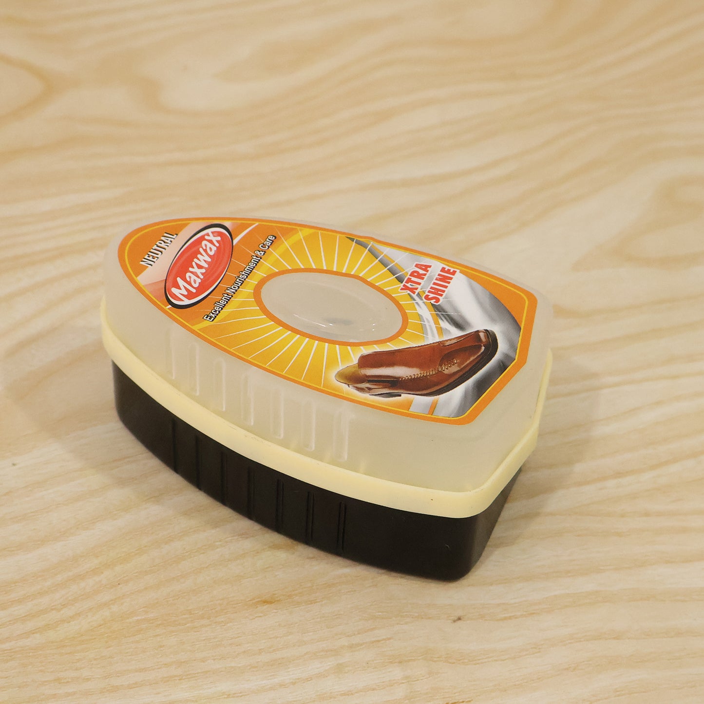 Wukusy Maxwax Neutral Instant Shoe Shiner in a 7 ml bottle, ready to restore shine to leather shoes.