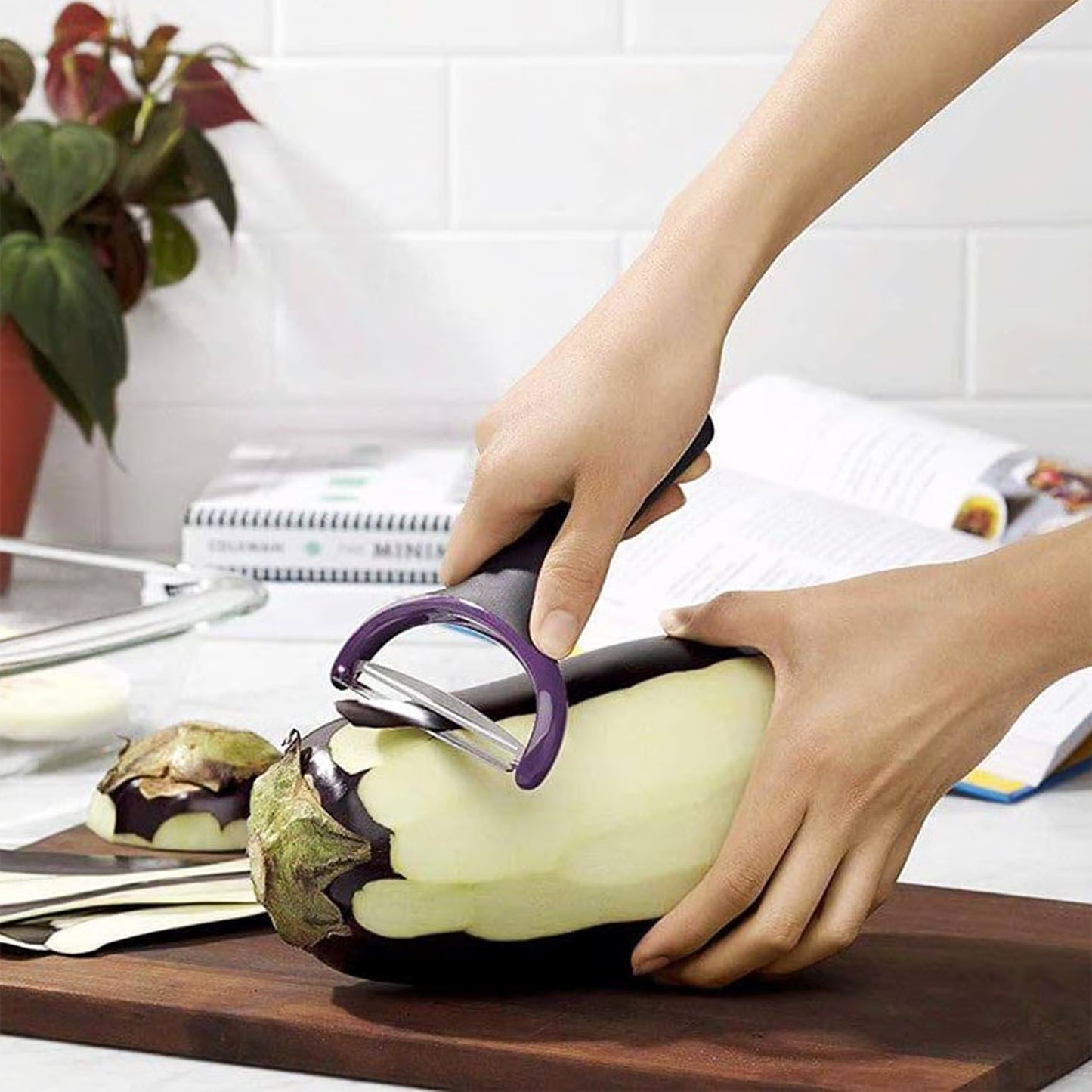 Wukusy Supermom dual tone vegetable peeler with ultra-sharp stainless steel blade for efficient peeling in the kitchen.