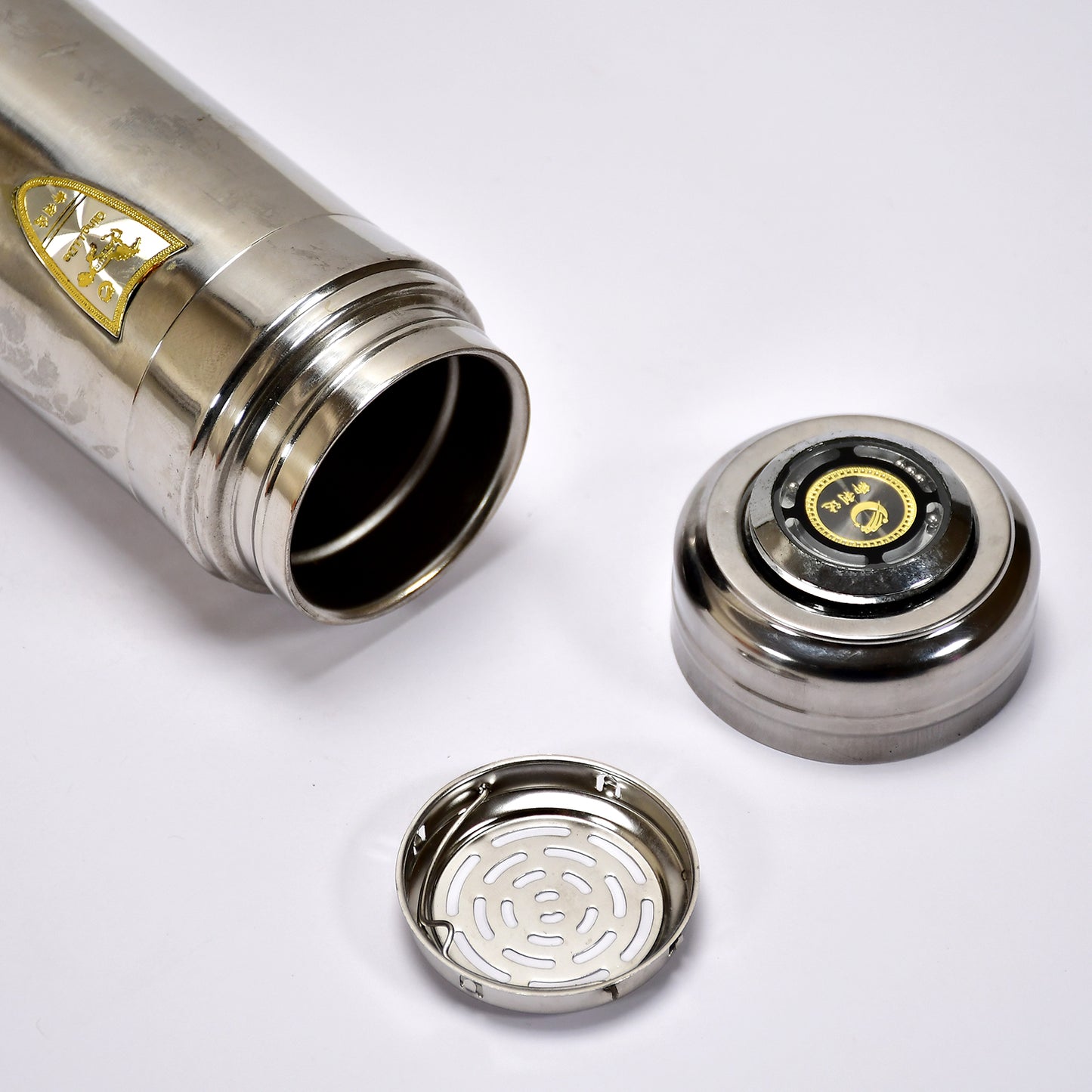 Wukusy 6754 stainless steel Hydra vacuum insulated water bottle with a sleek, durable design and leak-proof lid.