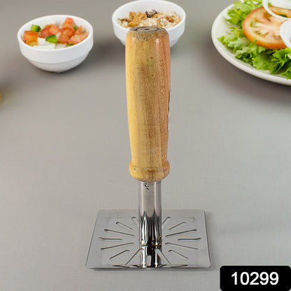 Wukusy stainless steel potato masher with wooden handle, square design for mashing potatoes and vegetables in the kitchen.