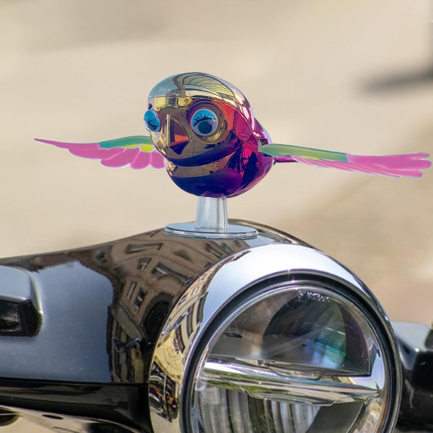 Wukusy wind flying bird dashboard decoration, a lightweight metal ornament with a bird design, suitable for car dashboard display.