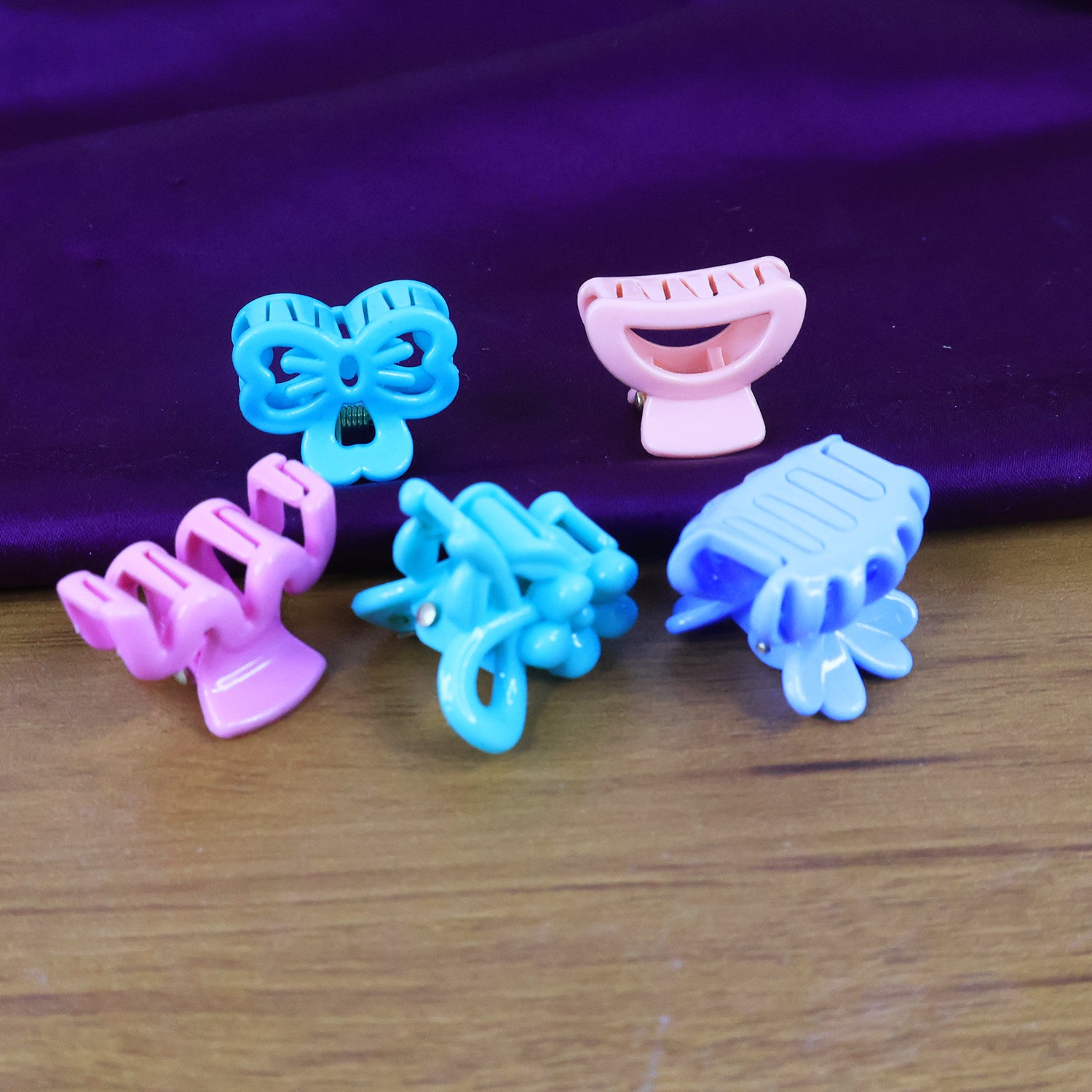 Set of three colorful plastic small hair clips for girls and kids, featuring mixed designs from Wukusy hair accessories collection.