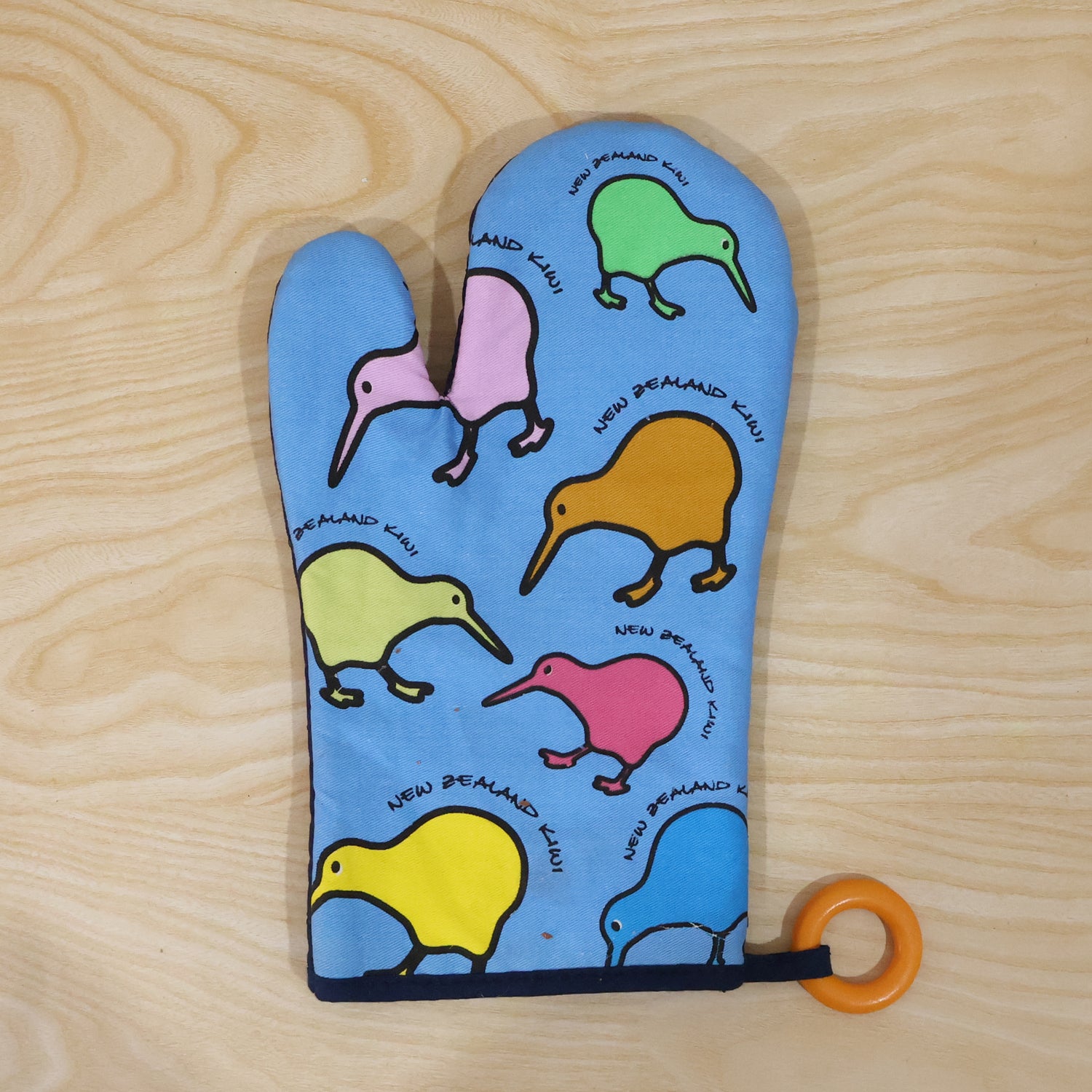 Wukusy heat-resistant oven glove for baking and cooking, showing the thick, insulated fabric designed for pot handling and kitchen use.