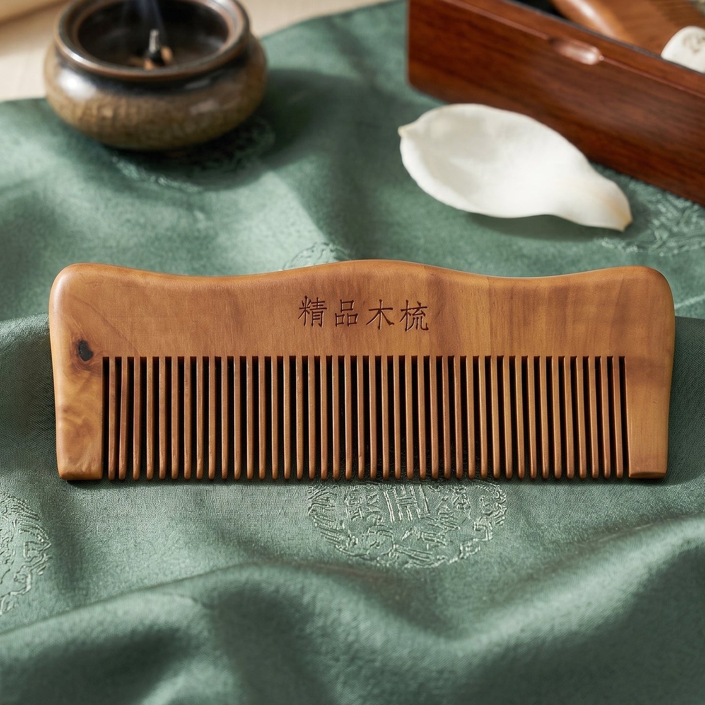 Natural wooden hair comb with fine teeth from Wukusy, anti-static design for men and women, displayed on a plain background.