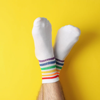 Wukusy men's 7372 mix design ankle-length sports socks with thick cotton cushioning and colorful patterns.