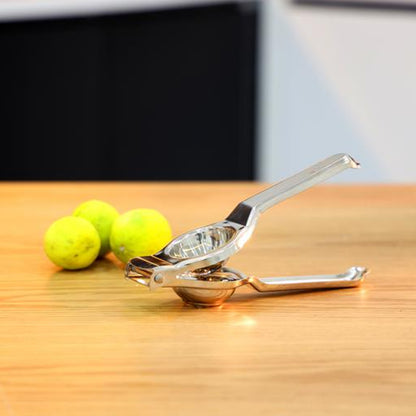 Wukusy stainless steel lemon squeezer kitchen tool with handles and ridged pressing surface for citrus juice extraction