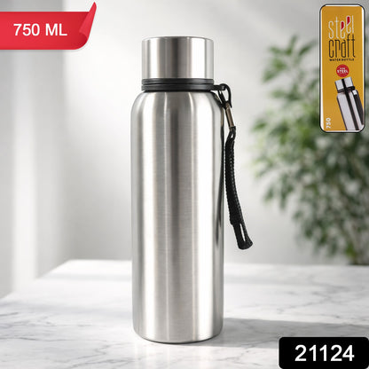 Wukusy stainless steel vacuum-insulated water bottle, 750 ml, with a sleek design and leak-proof lid for keeping drinks cold or hot