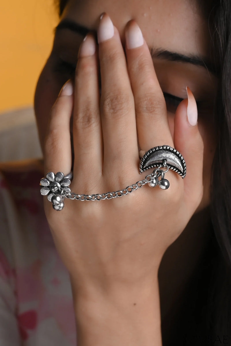 Two One Ring women's jewelry set featuring stylish rings with intricate designs, perfect for elegant accessories.