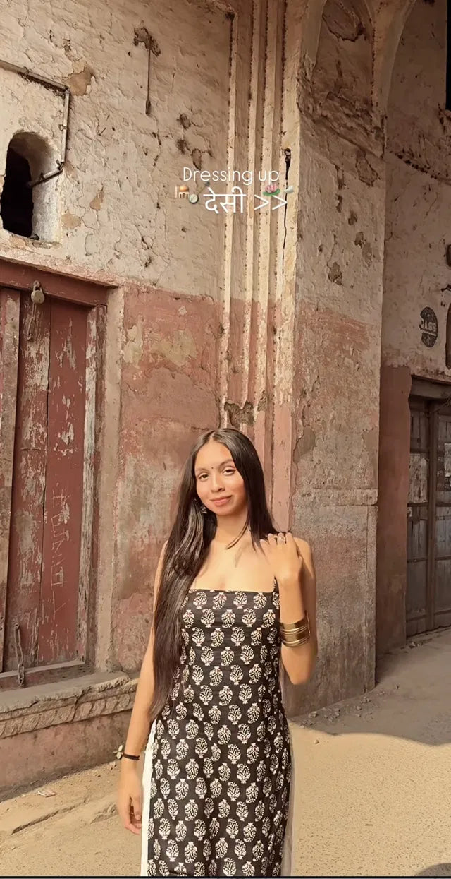 Women's printed straight sleeveless kurta from 13374, black, lightweight fabric, stylish and comfortable for casual wear.