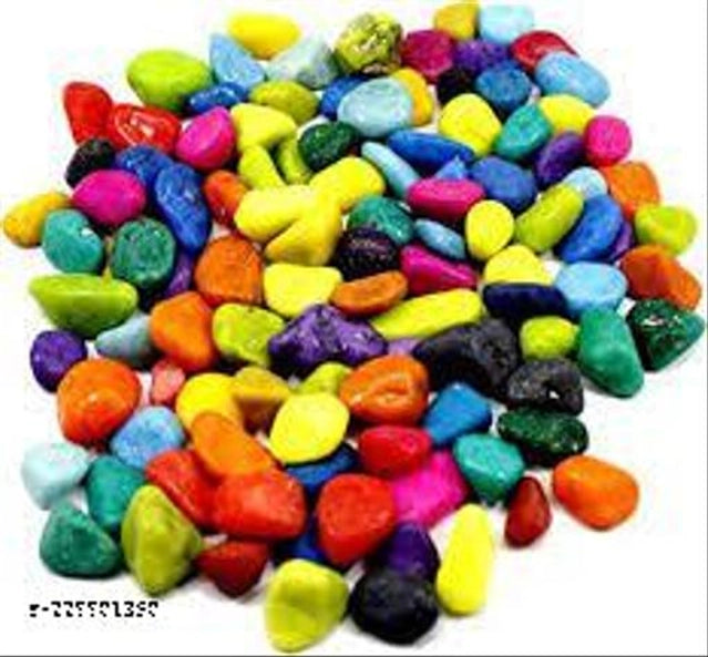 Multicolor decoration pebbles stones in 3000g bag, used for pet bed decoration, with smooth rounded stones in various colors.