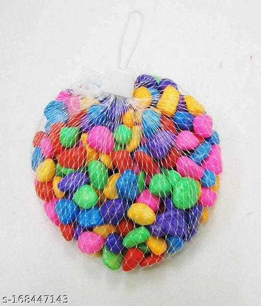 Multicolor decoration pebbles stones in a 5000g bag, suitable for pet beds, by brand 15929, showing smooth, multicolor stones.