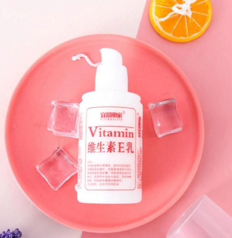 Vitamin E cream with snake texture for stretch marks and scars, 18051 brand, 100g jar with textured snake pattern on the lid.