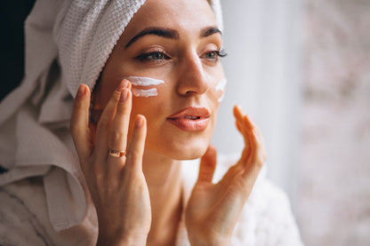 Five packs of 20g Skin Sunlite Cream Fairness face moisturizer from the brand 6255, showcasing the product packaging.