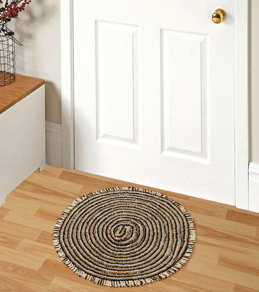 Set of two ultra-soft microfiber anti-skid washable bathmats with non-slip backing, measuring 40x60cm.