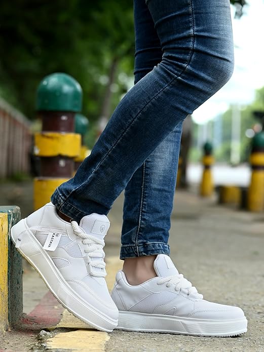 White Kastava men's sport shoes, casual men's sports shoes with athletic design, comfortable for everyday wear.