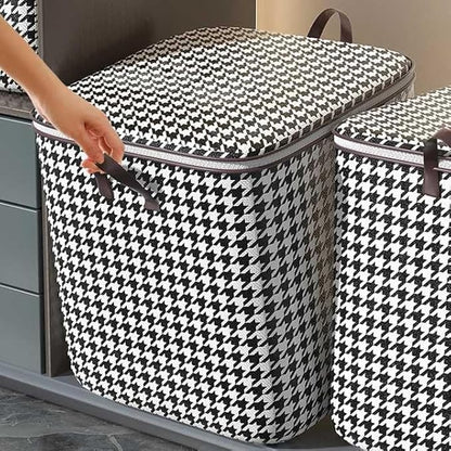 Clear window produce storage bag with foldable handle and strong zipper, ideal for bedding and blankets, by 18049.