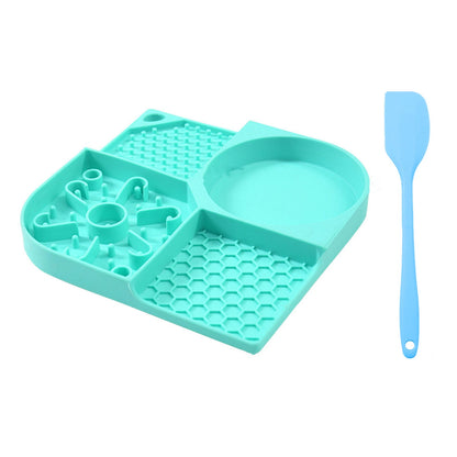 Flexible pet food bowl with four slots, suction cups, no odor, reusable, suitable for dogs and cats, designed for slow feeding.