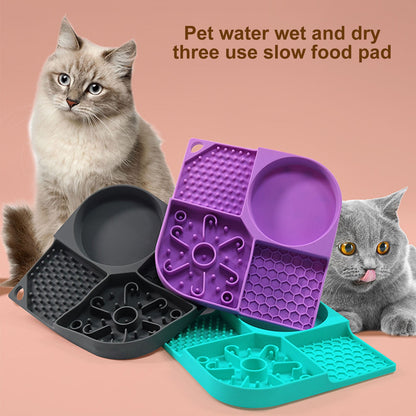 Flexible pet food bowl with four slots, suction cups, no odor, reusable, suitable for dogs and cats, designed as a slow feeding licking mat.