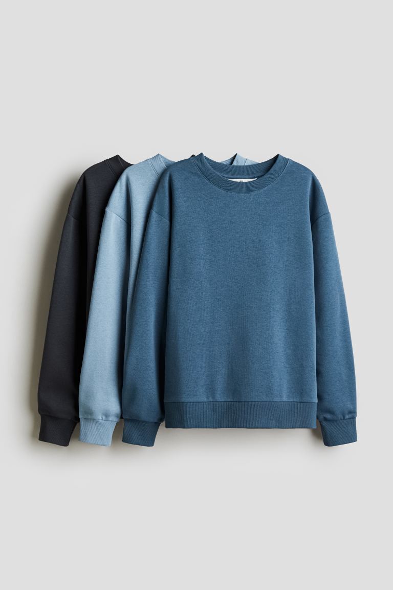 Set of three multicolor men's sweatshirts from 18626, featuring comfortable hoodies and sweatshirts in size S.