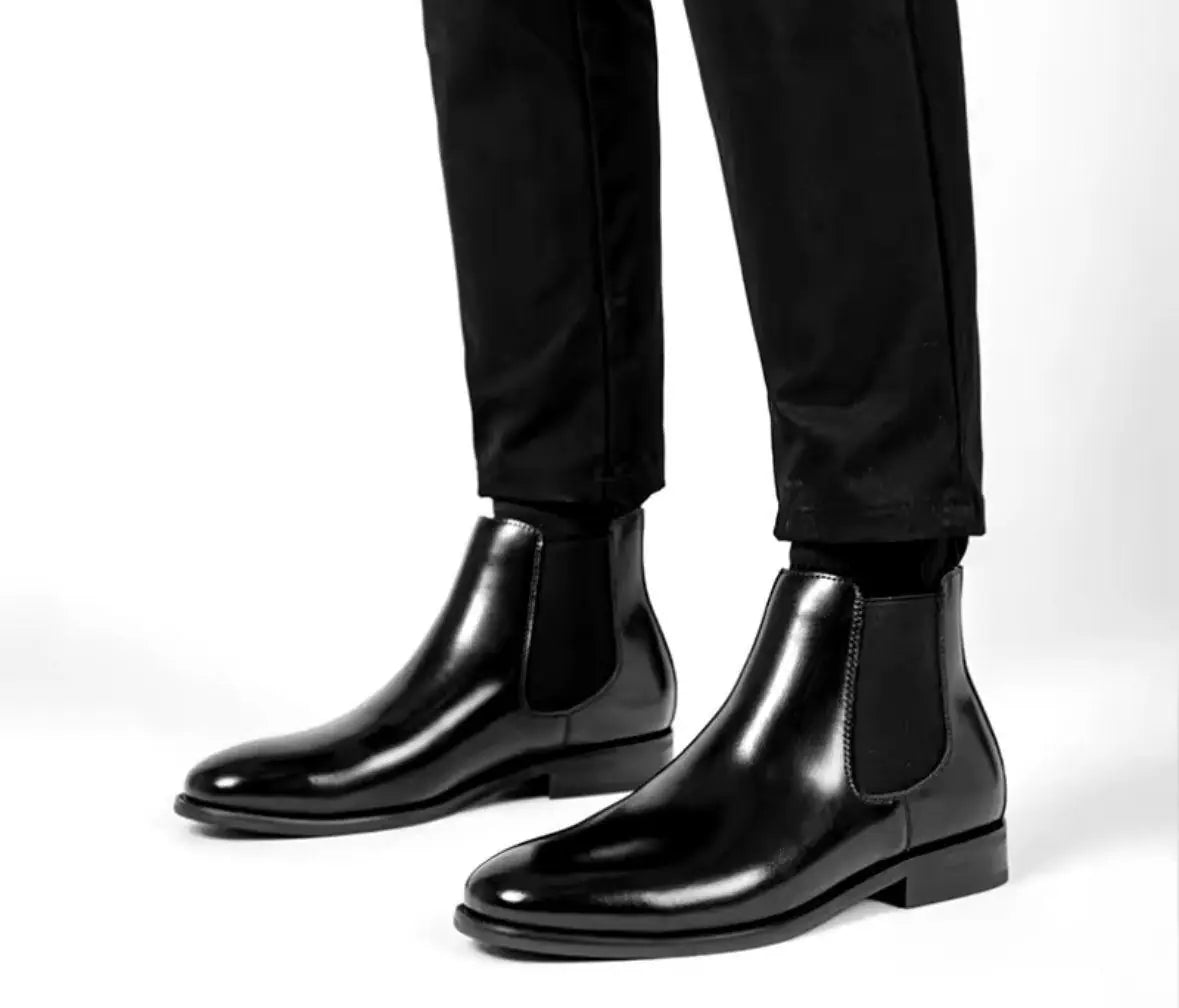 Mens casual synthetic boots from 18644 with lace-up design and rugged sole, ideal for everyday comfort and style.