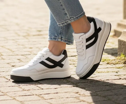 White 1889 men's casual shoes designed for comfort and sports, suitable for girls and women, with a casual running style.