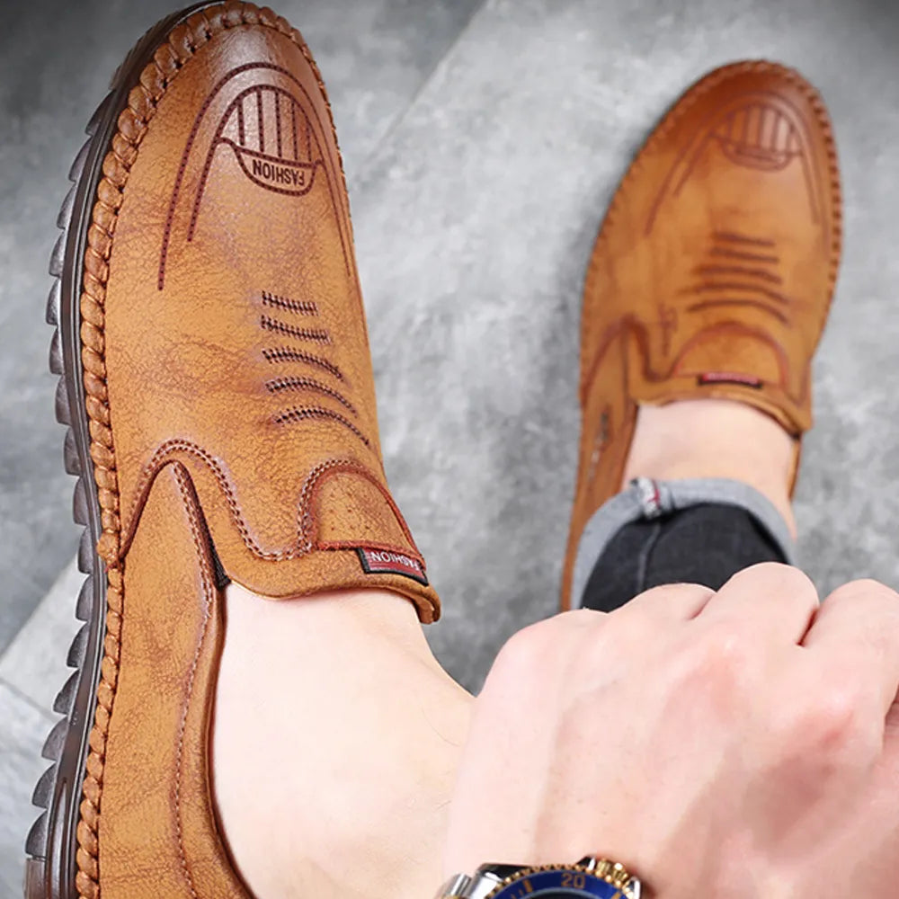 Beige men's casual leather shoes from brand 18894, featuring a sleek design and comfortable fit.